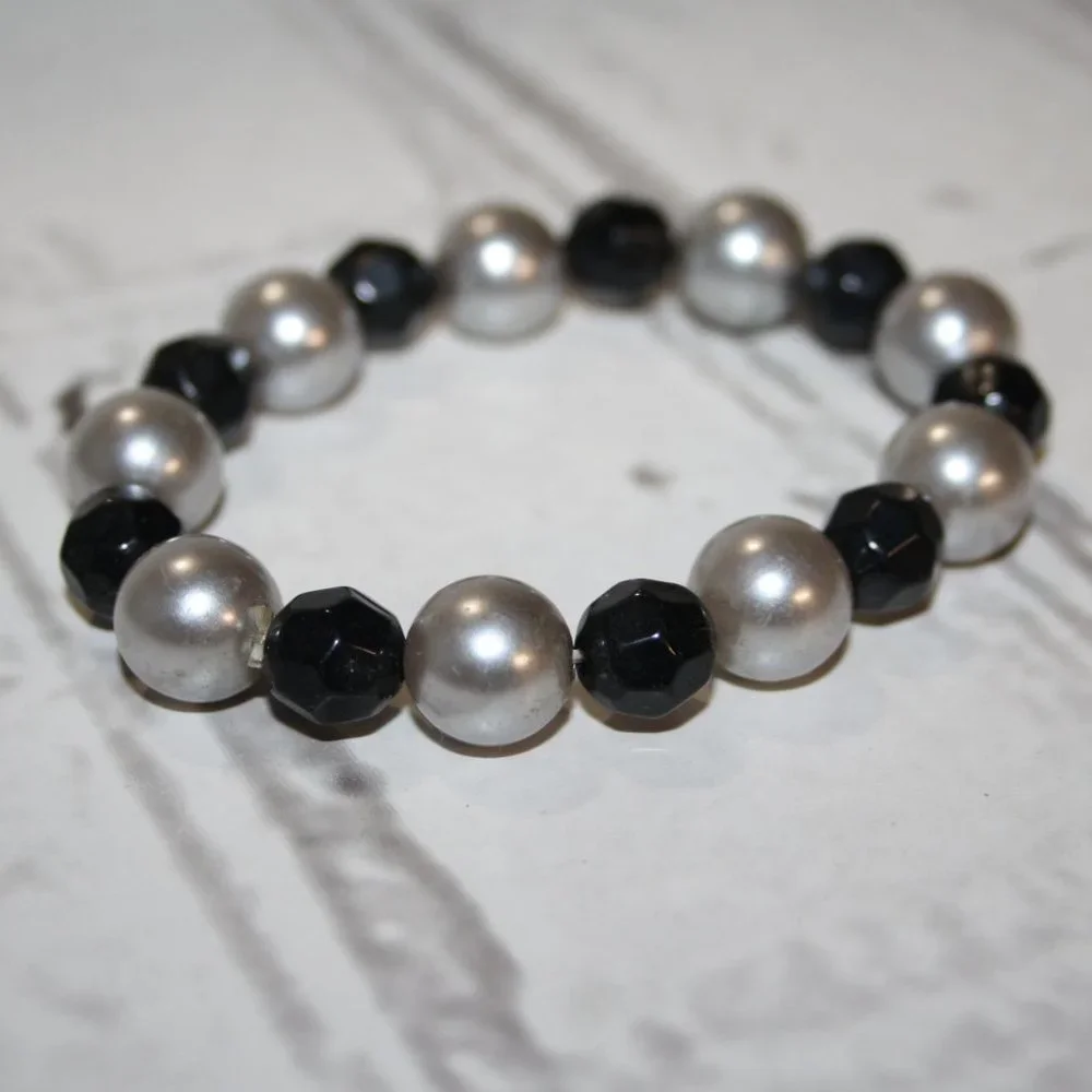🖤 Gray Pearl & Black Beaded Bracelet · 7